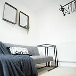 Penthouse Apt In Central Lvpl-Sleeps 6